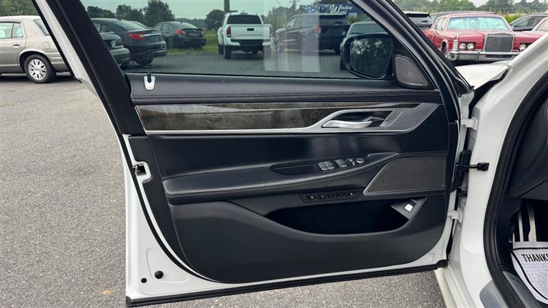 Used 2022 BMW 740i w/ M Sport Package RWD image 34