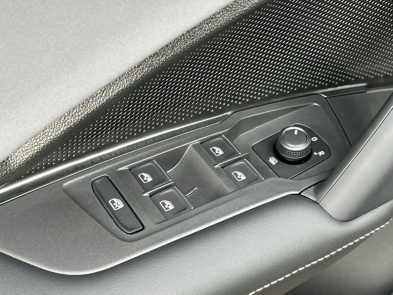 New 2026 Volkswagen Tiguan SE R-Line image 17