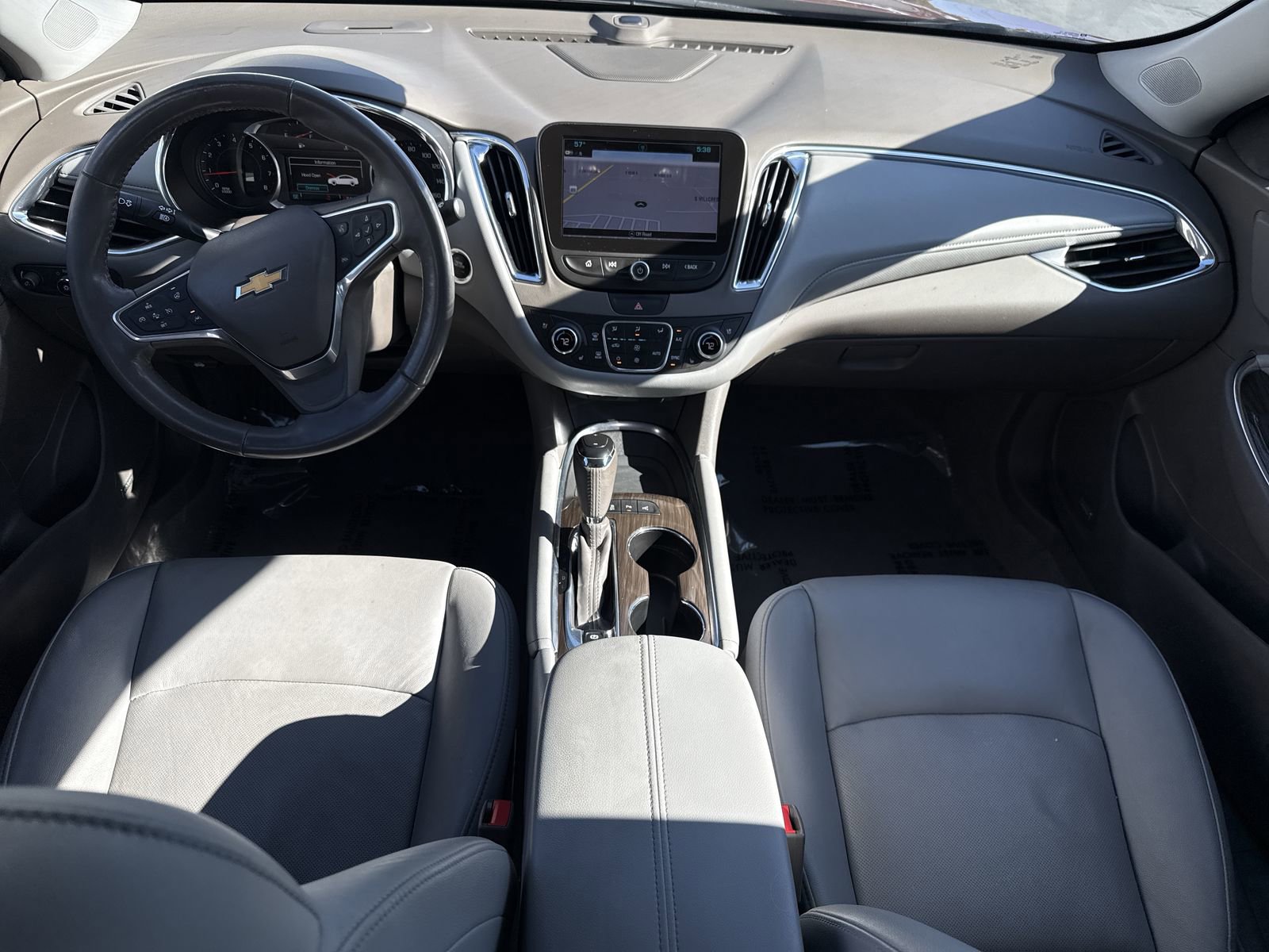Used 2018 Chevrolet Malibu Premier w/ Premier Sun and Wheel Package FWD image 23