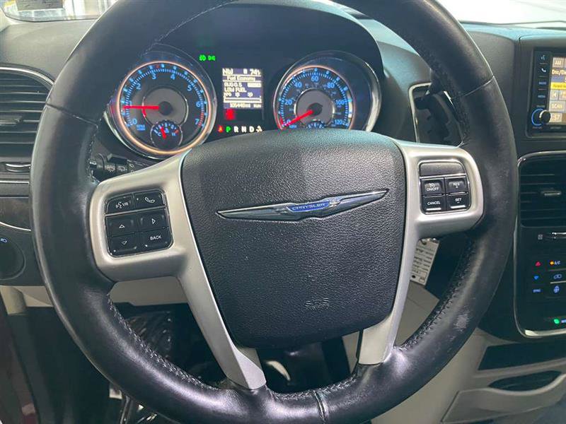 Used 2015 Chrysler Town & Country Touring-L w/ Driver Convenience Group FWD image 59