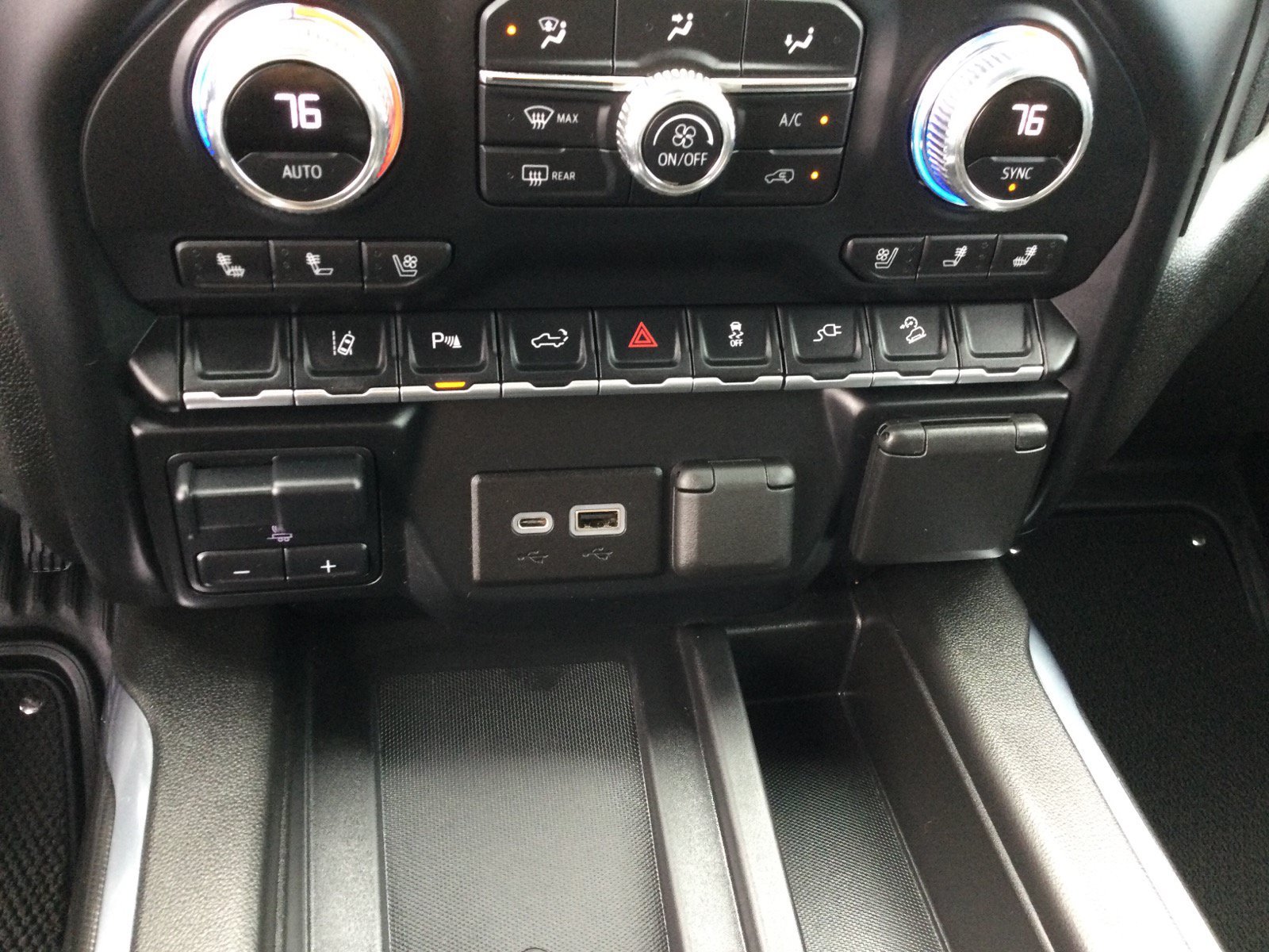 Used 2022 GMC Sierra 3500 AT4 w/ AT4 Preferred Package AWD/4WD image 22