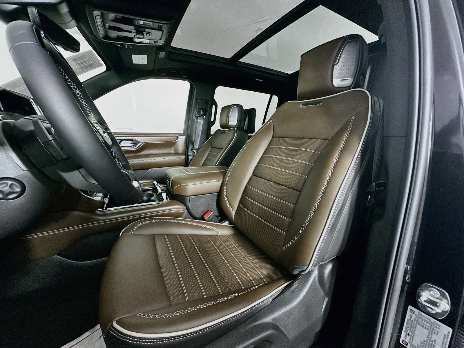Used 2025 GMC Yukon XL Denali Ultimate AWD/4WD image 23
