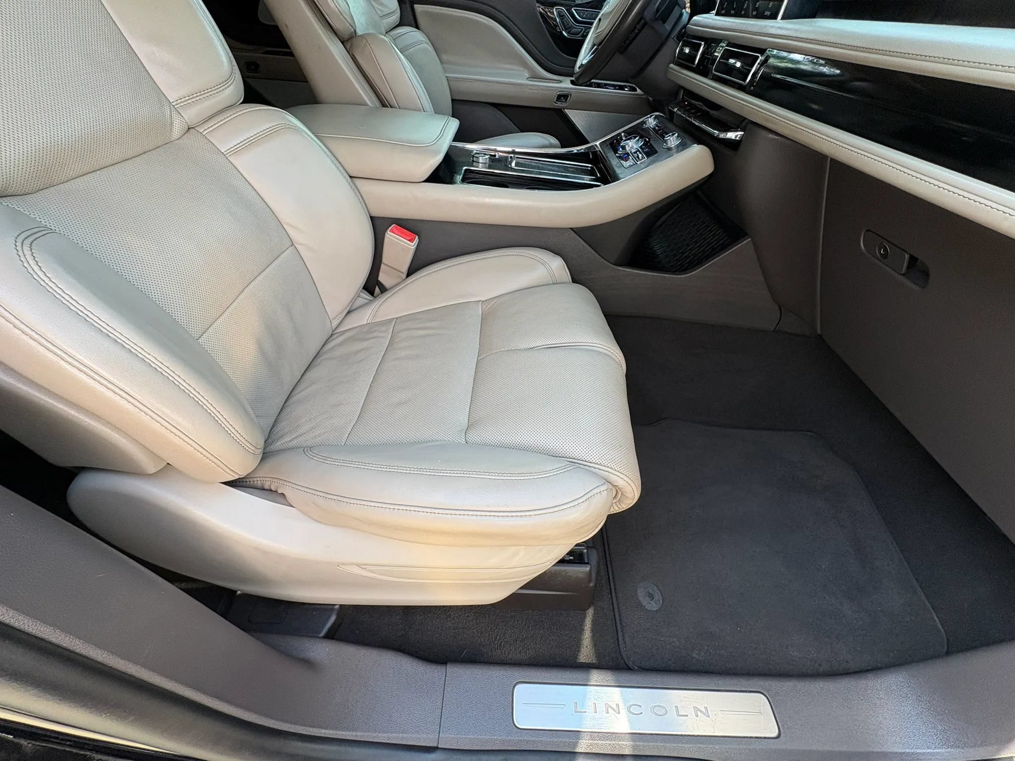 Used 2020 Lincoln Aviator Reserve w/ Equipment Group 202A AWD/4WD image 9