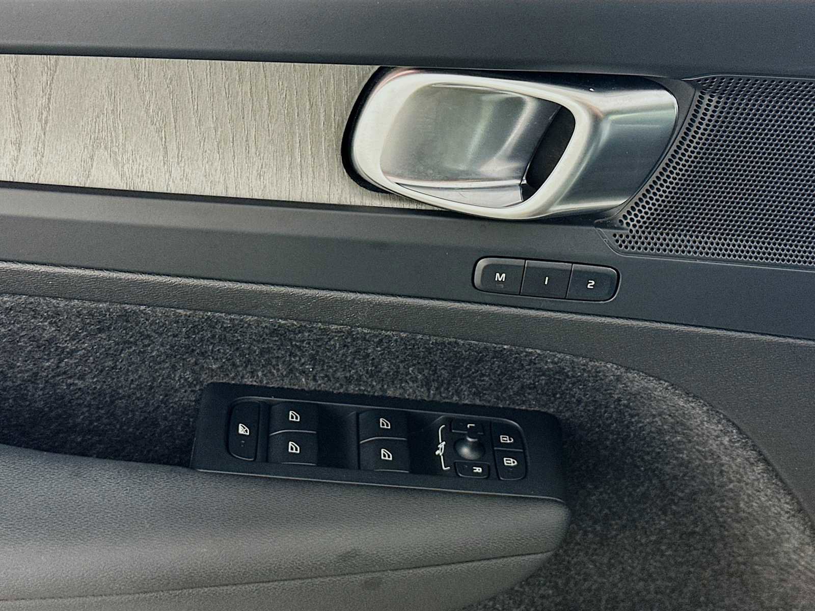 Used 2023 Volvo XC40 B4 Core w/ Convenience Package image 17