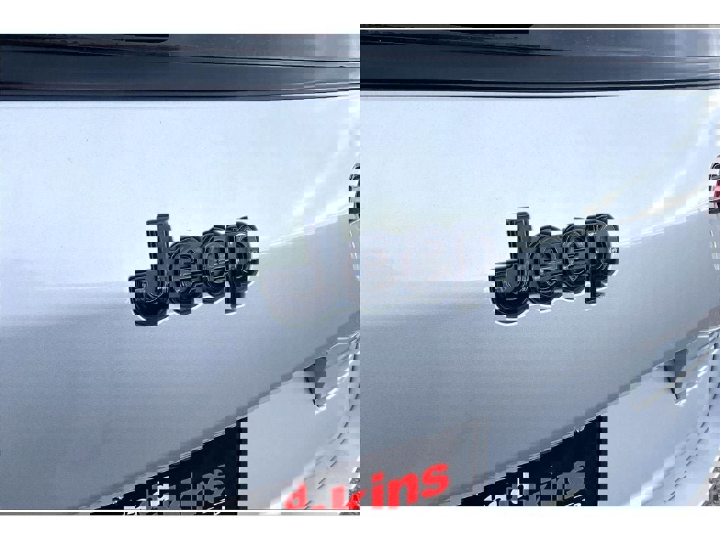 Used 2024 Jeep Grand Cherokee L Laredo image 35