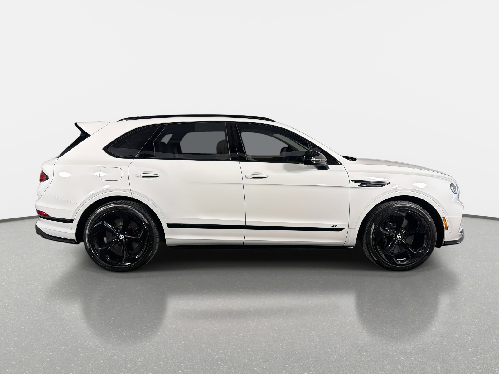 Used 2024 Bentley Bentayga Plug-In Hybrid image 2