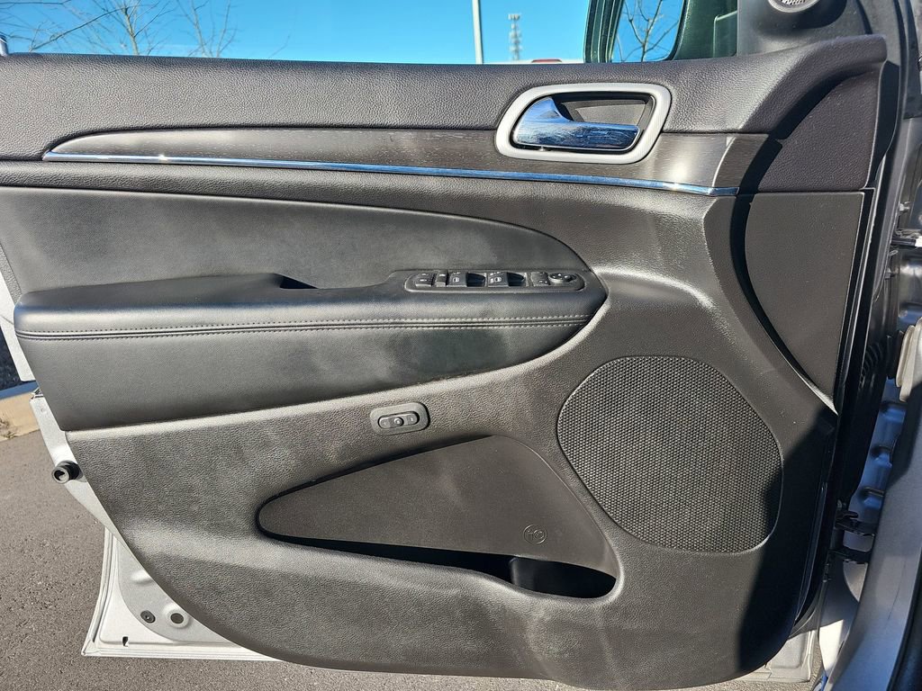 Used 2018 Jeep Grand Cherokee Limited image 32