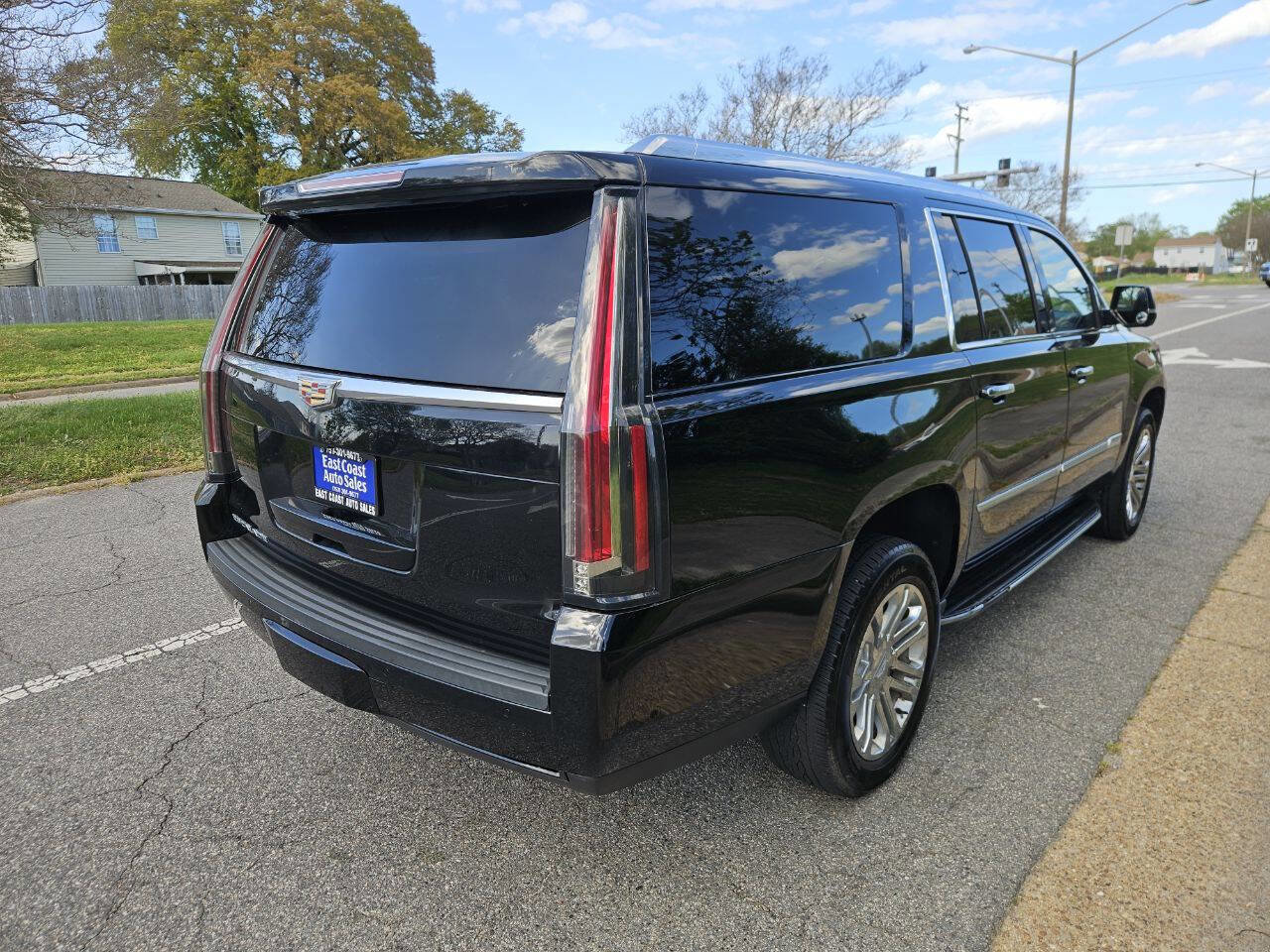 Used 2019 Cadillac Escalade ESV 4WD image 6