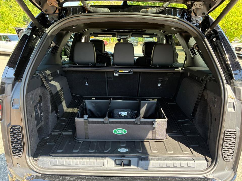 New 2026 Land Rover Discovery Limited Edition AWD/4WD image 15
