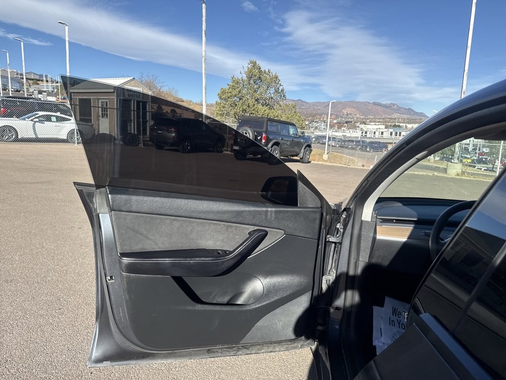 Used 2022 Tesla Model Y Long Range image 9