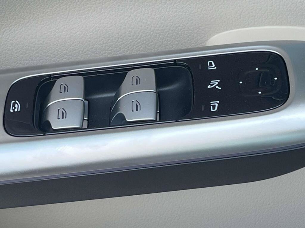 New 2026 Mercedes-Benz C 300 4MATIC Sedan image 32