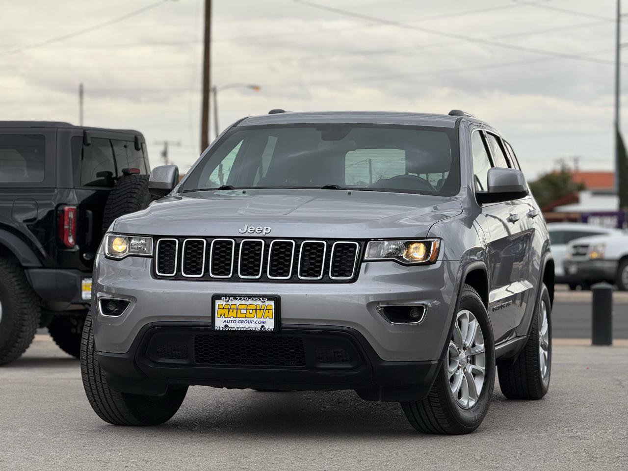 Used 2021 Jeep Grand Cherokee Laredo RWD image 4