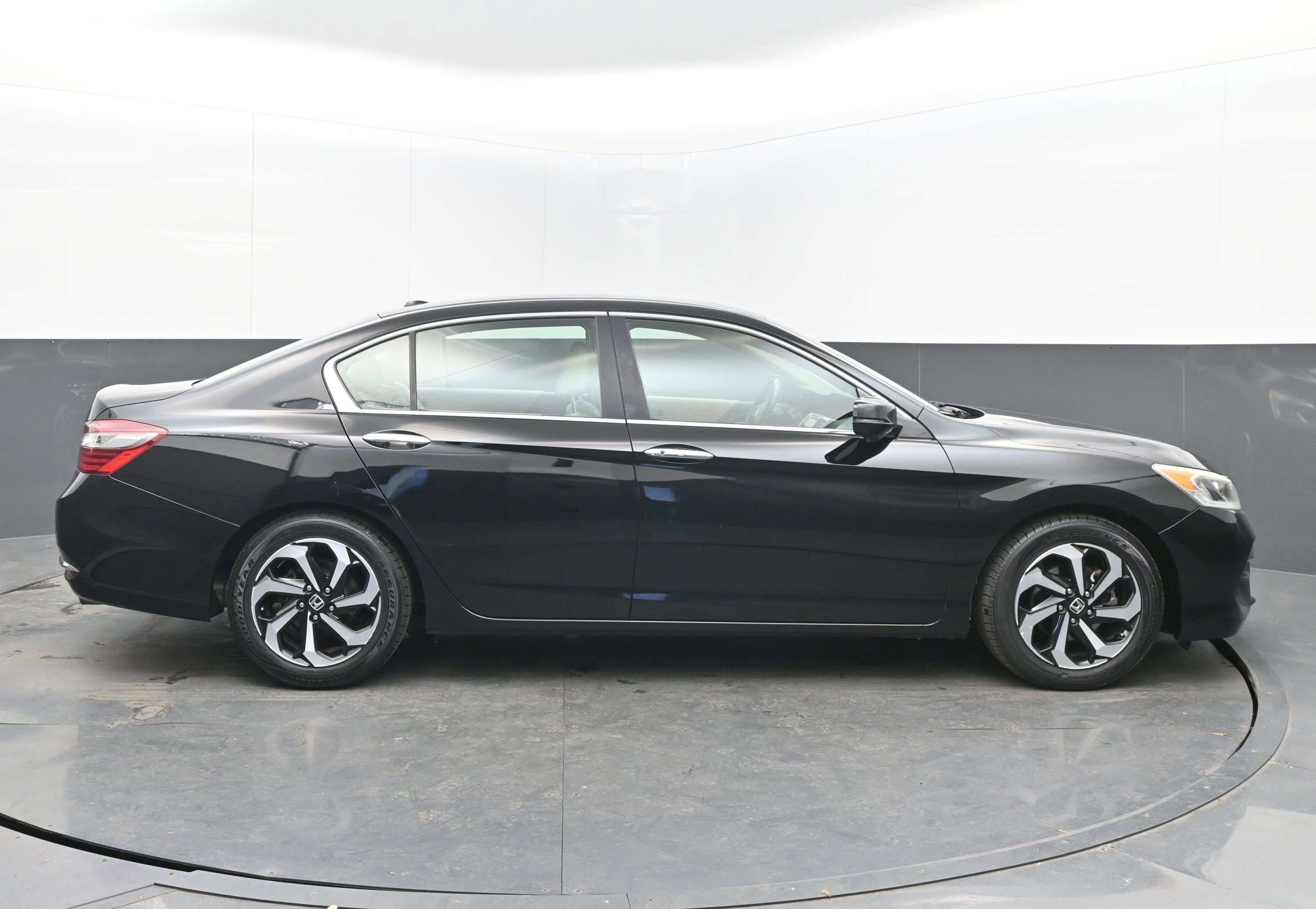 Used 2016 Honda Accord EX-L image 10