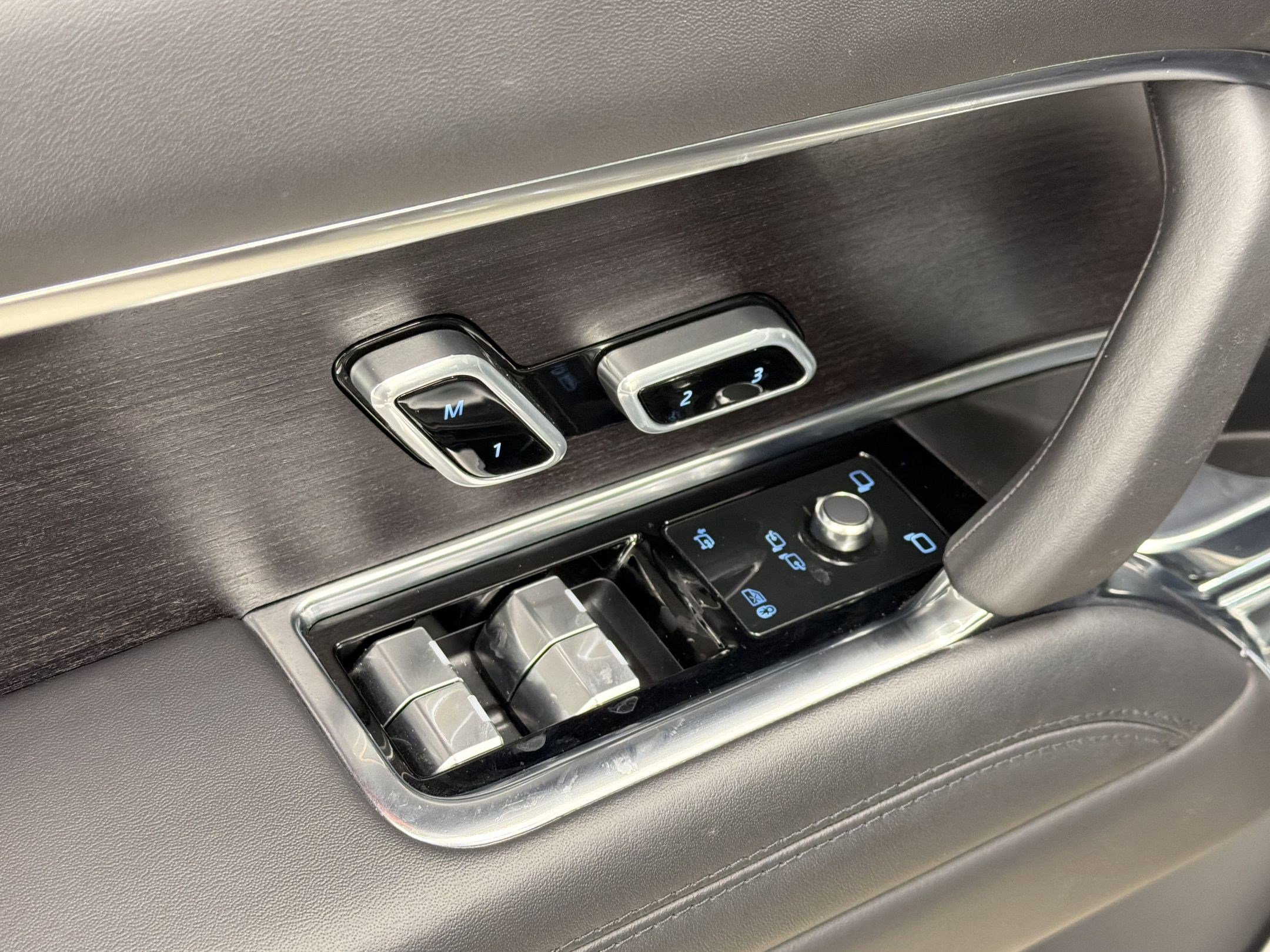 Used 2023 Land Rover Range Rover SE image 20