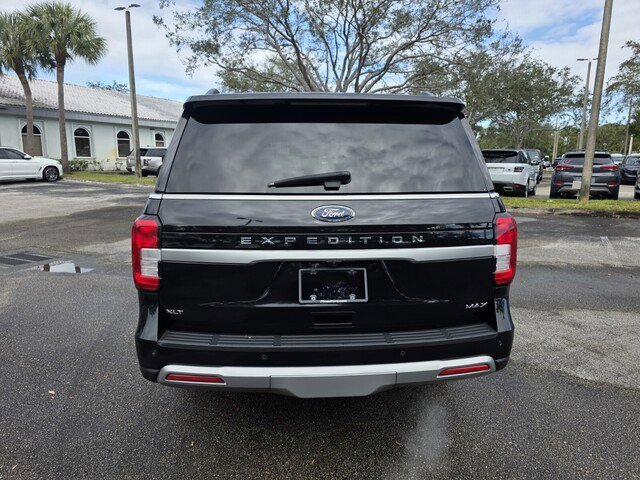 Used 2024 Ford Expedition Max XLT image 5
