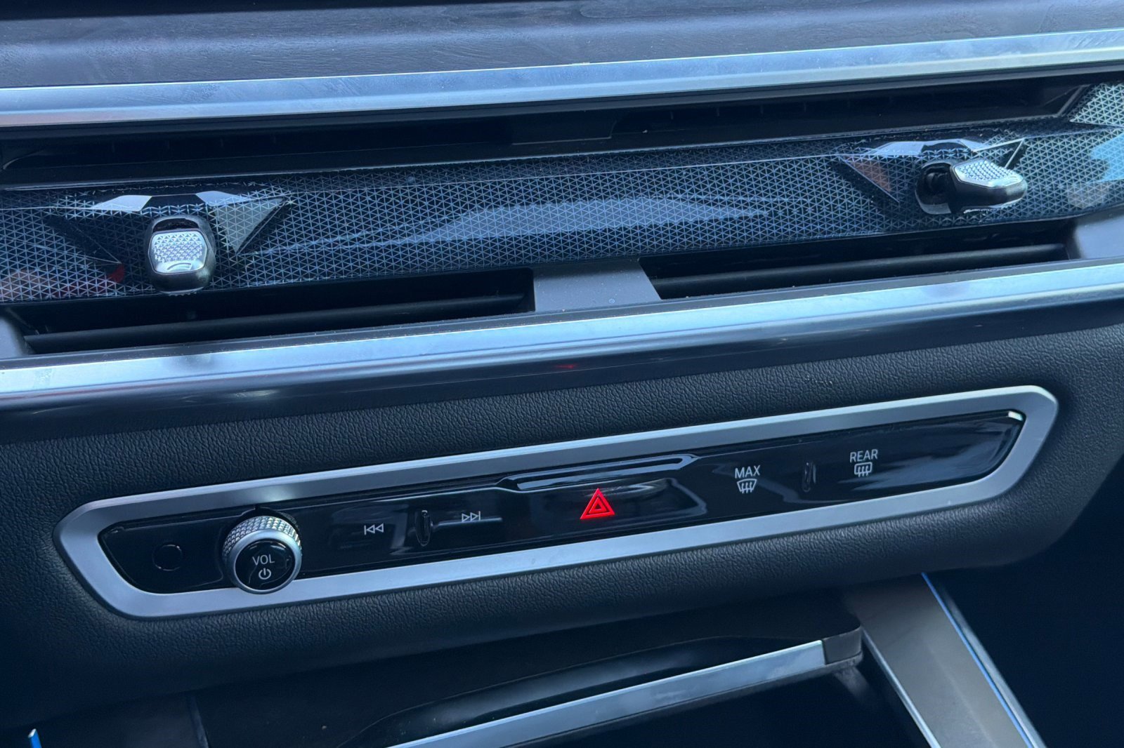 Used 2026 BMW X5 xDrive40i w/ Climate Comfort Package image 28