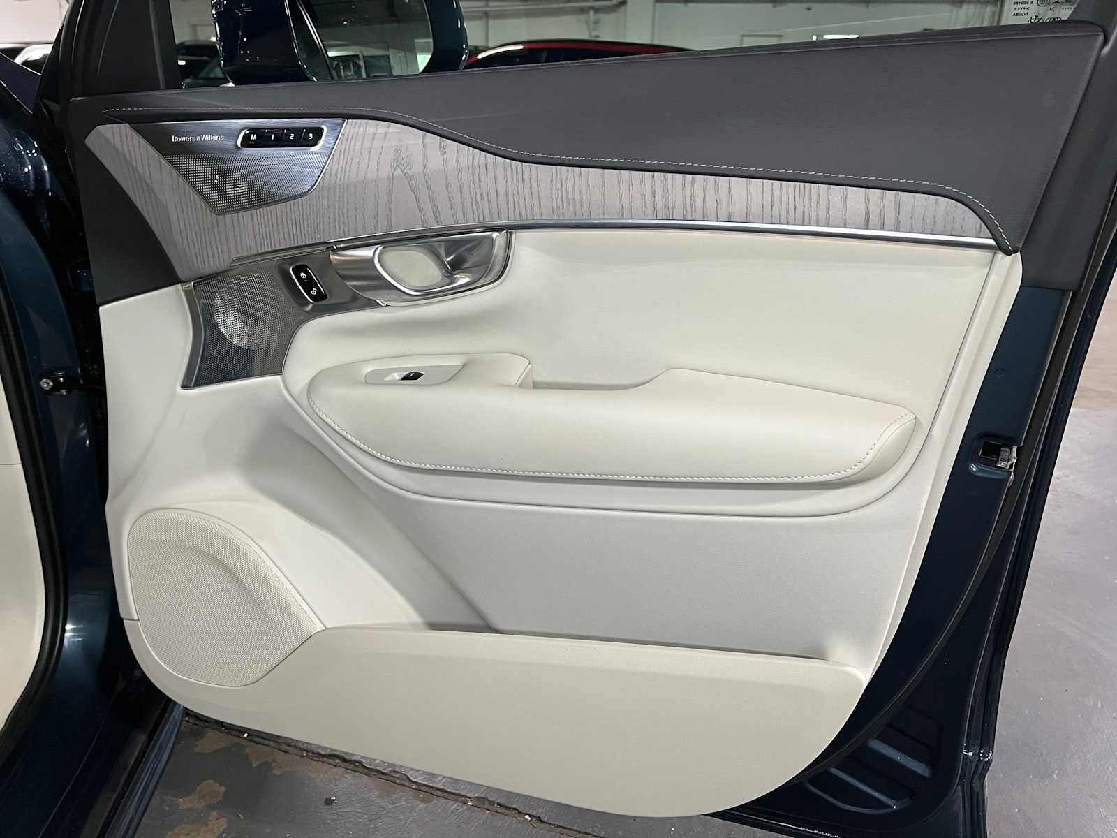 Used 2024 Volvo XC90 B6 Ultimate w/ Lounge Package image 10