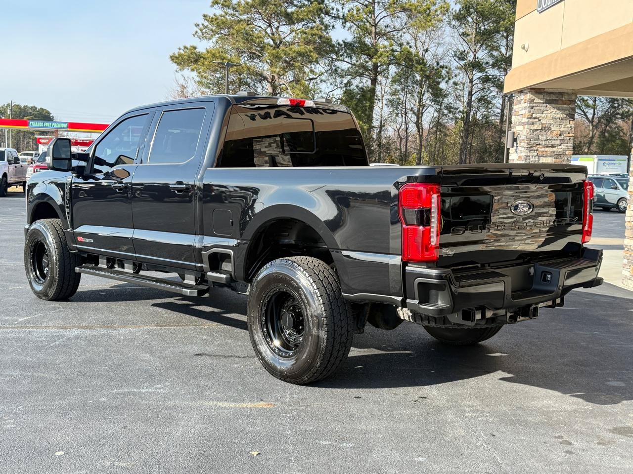 Used 2023 Ford F250 Lariat w/ Tremor Off-Road Package AWD/4WD image 3