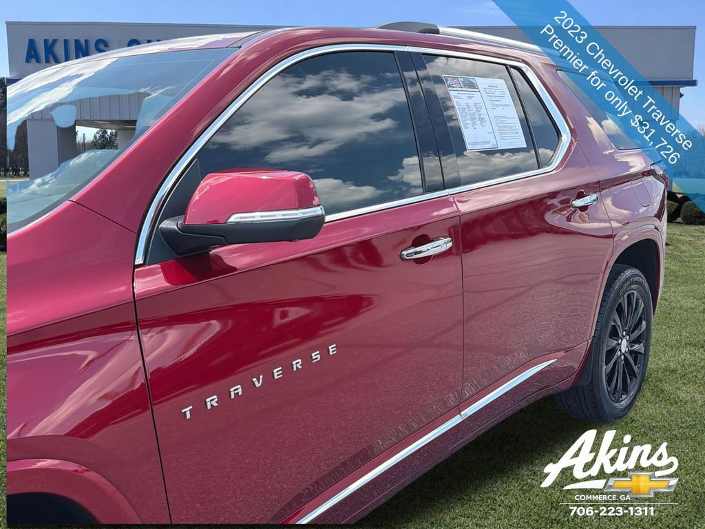 Used 2023 Chevrolet Traverse Premier FWD image 13