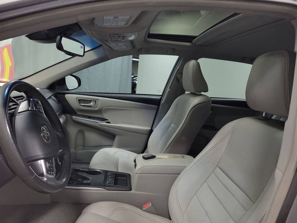 Used 2017 Toyota Camry XLE w/ Moonroof Package FWD image 12