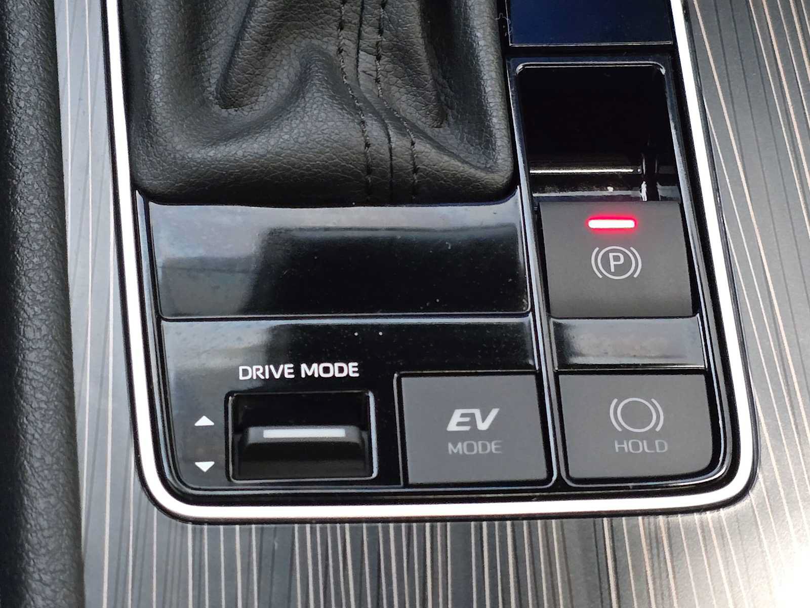 Certified 2024 Toyota Sienna Platinum AWD/4WD image 18