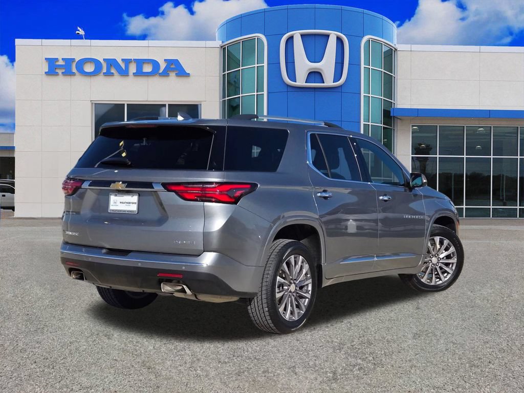 Used 2023 Chevrolet Traverse Premier FWD image 3