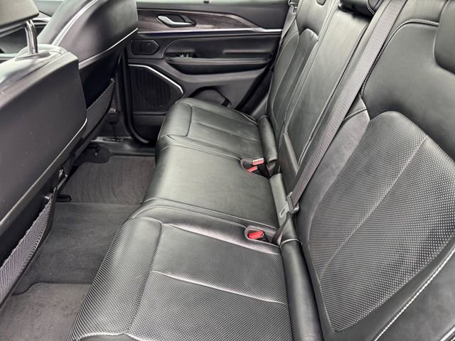 Certified 2023 Jeep Grand Cherokee Overland w/ Luxury Tech Group IV AWD/4WD image 17