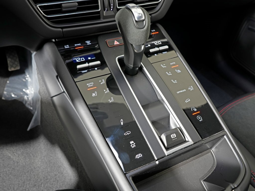 New 2026 Porsche Macan GTS image 30