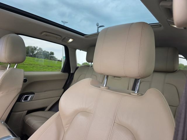 Used 2017 Land Rover Range Rover Sport SE AWD/4WD image 12