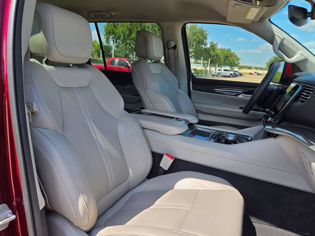 Used 2022 Jeep Wagoneer Series II AWD/4WD image 28