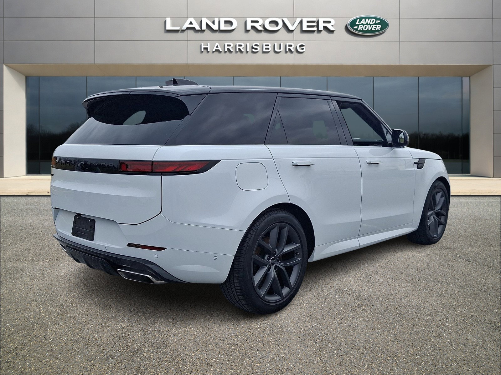 Used 2024 Land Rover Range Rover Sport Dynamic SE image 4