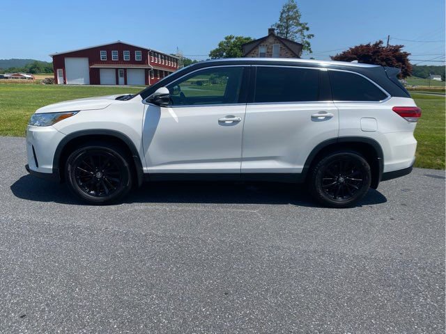 Used 2019 Toyota Highlander XLE image 2