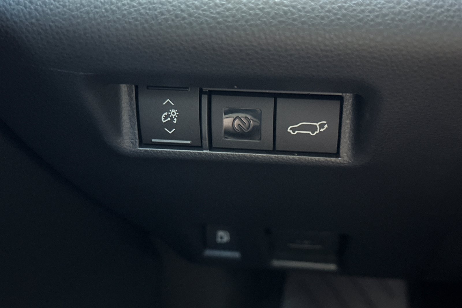 New 2026 Toyota RAV4 XSE AWD/4WD image 32
