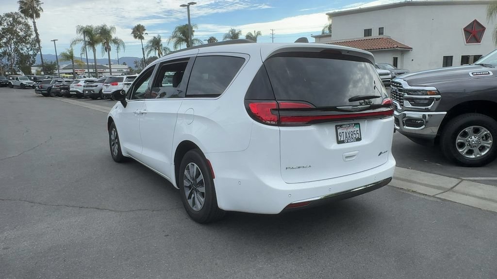 Used 2025 Chrysler Pacifica Select FWD image 8