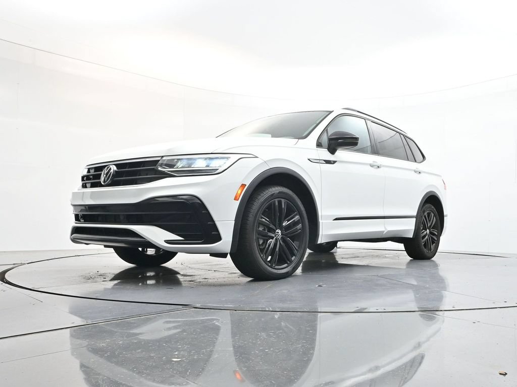 Used 2022 Volkswagen Tiguan SE R-Line FWD image 28