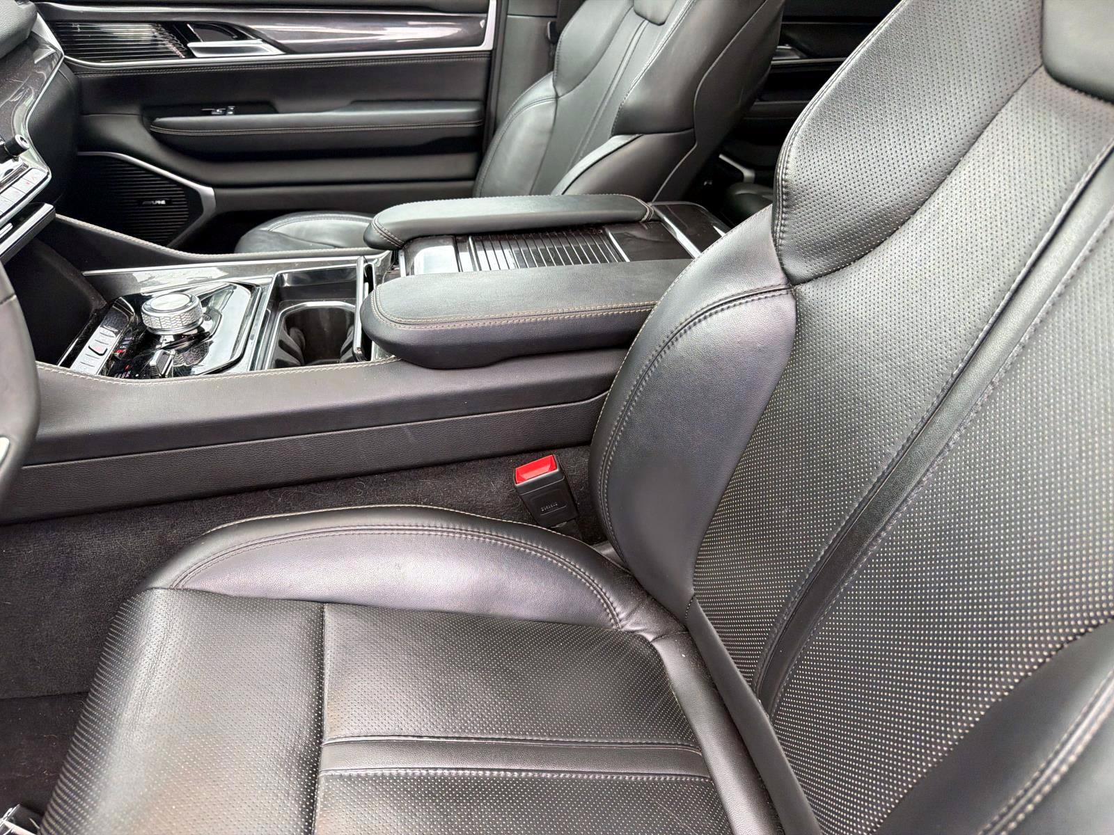 Used 2023 Jeep Wagoneer 4WD w/ Premium Group I image 8