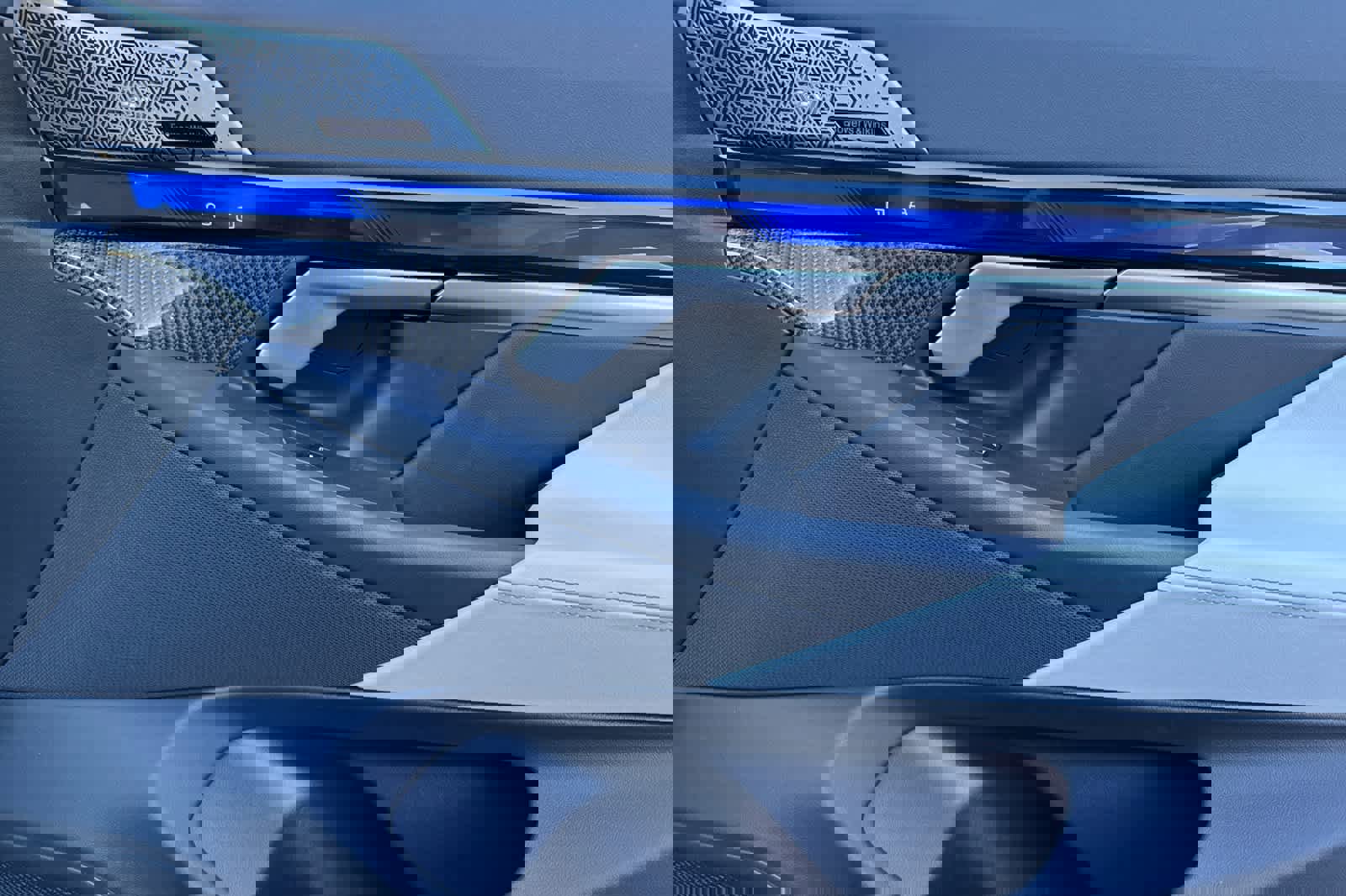 Used 2025 BMW M5 w/ Carbon Package image 18