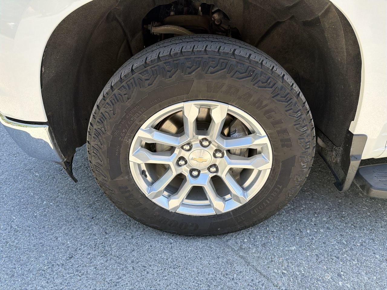 Used 2025 Chevrolet Silverado 1500 LT AWD/4WD image 10