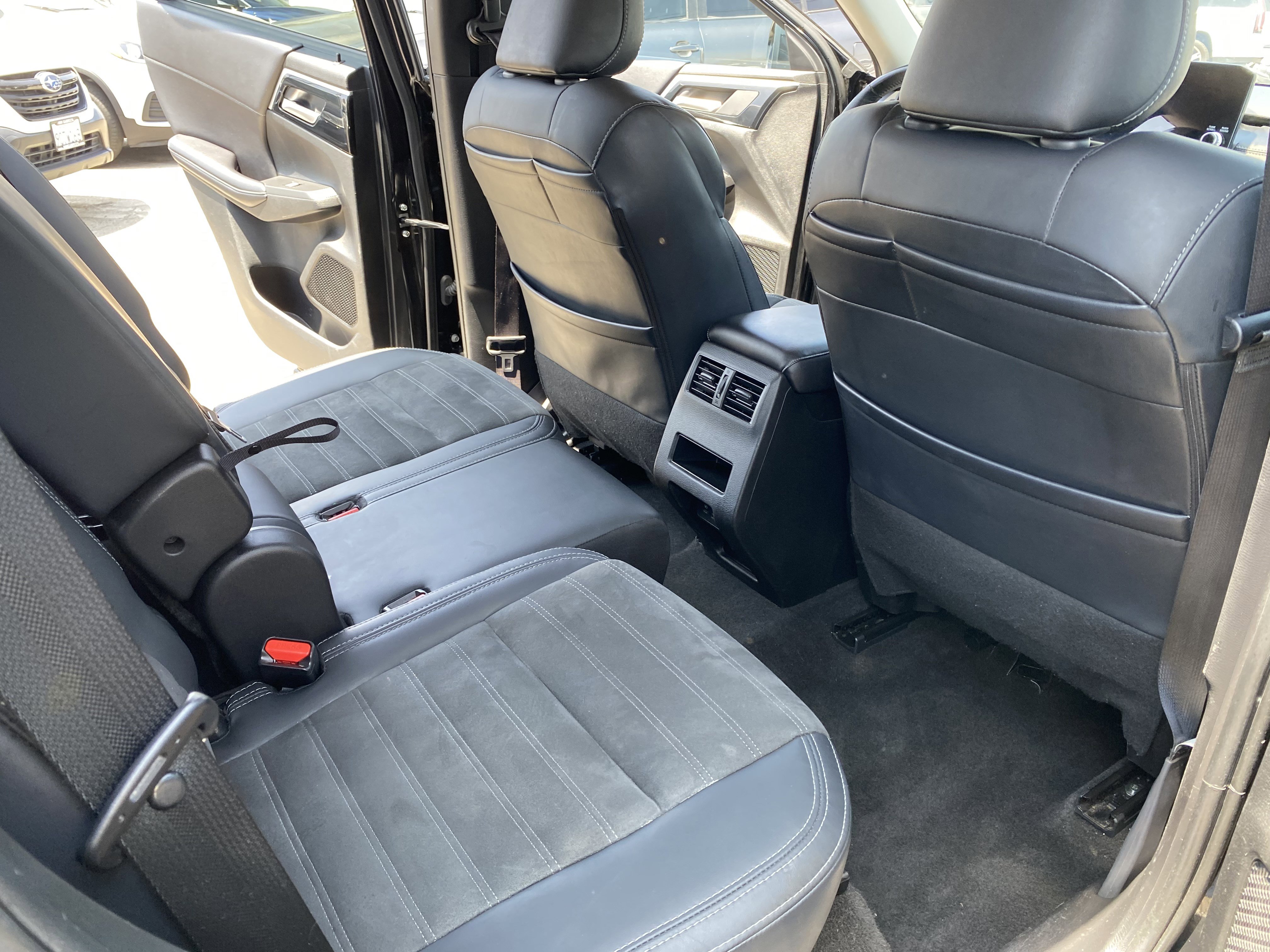 Used 2024 Mitsubishi Outlander SE AWD/4WD image 16