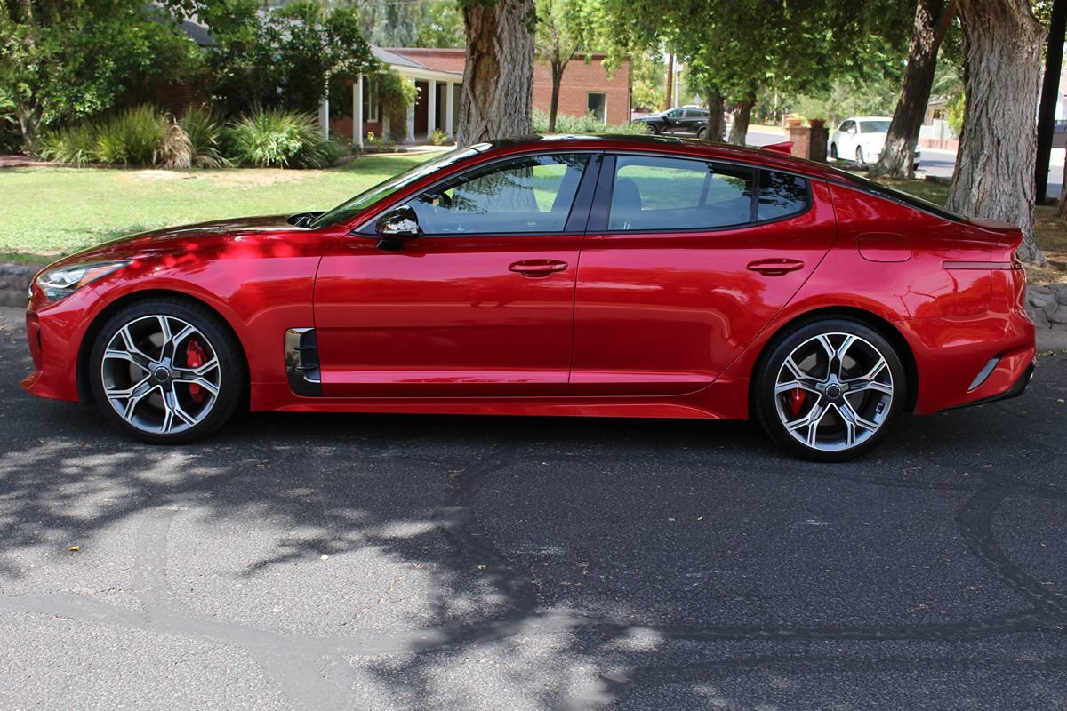 Used 2018 Kia Stinger GT2 RWD image 2
