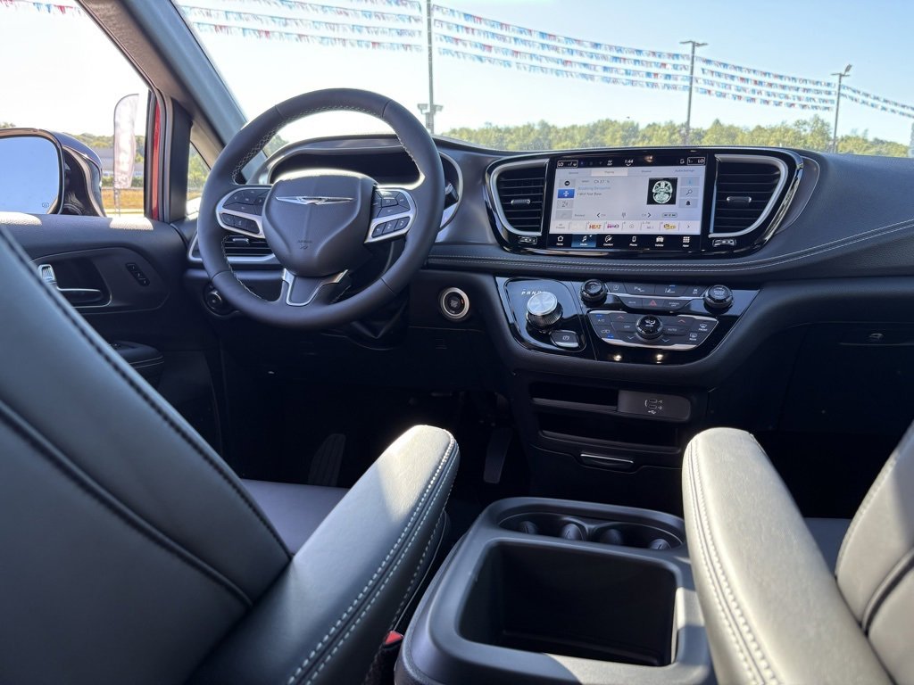 New 2026 Chrysler Pacifica Select image 30