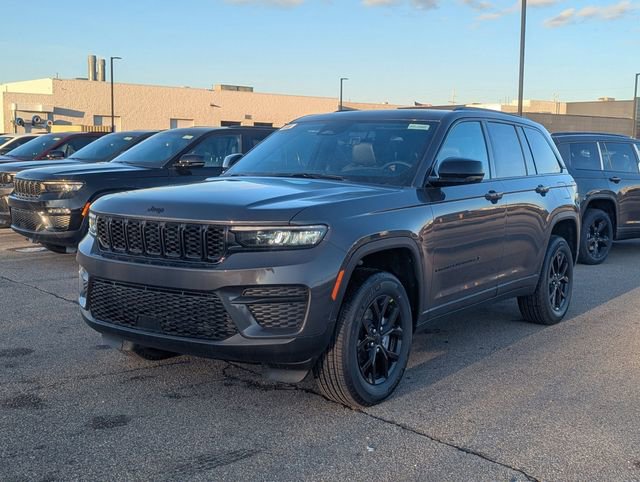 New 2025 Jeep Grand Cherokee Laredo image 7