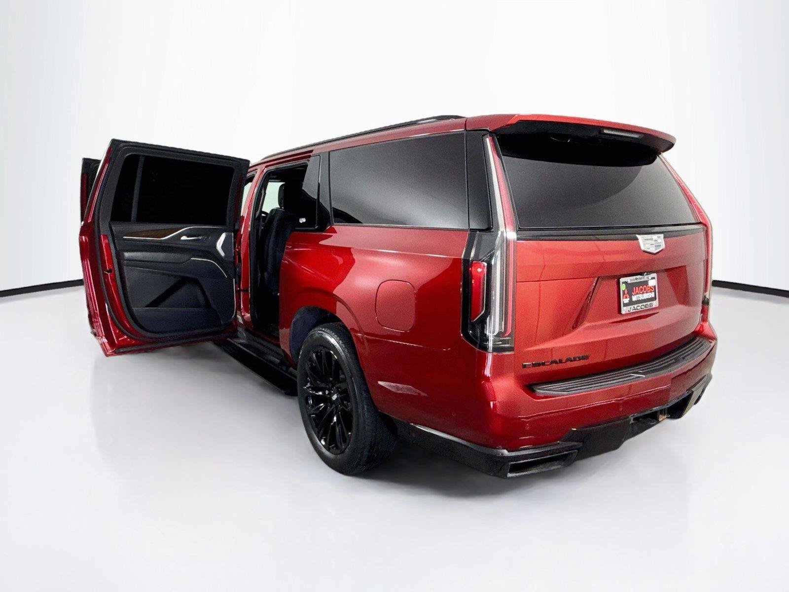 Used 2023 Cadillac Escalade ESV Sport Platinum w/ LPO, ONYX Package AWD/4WD image 46