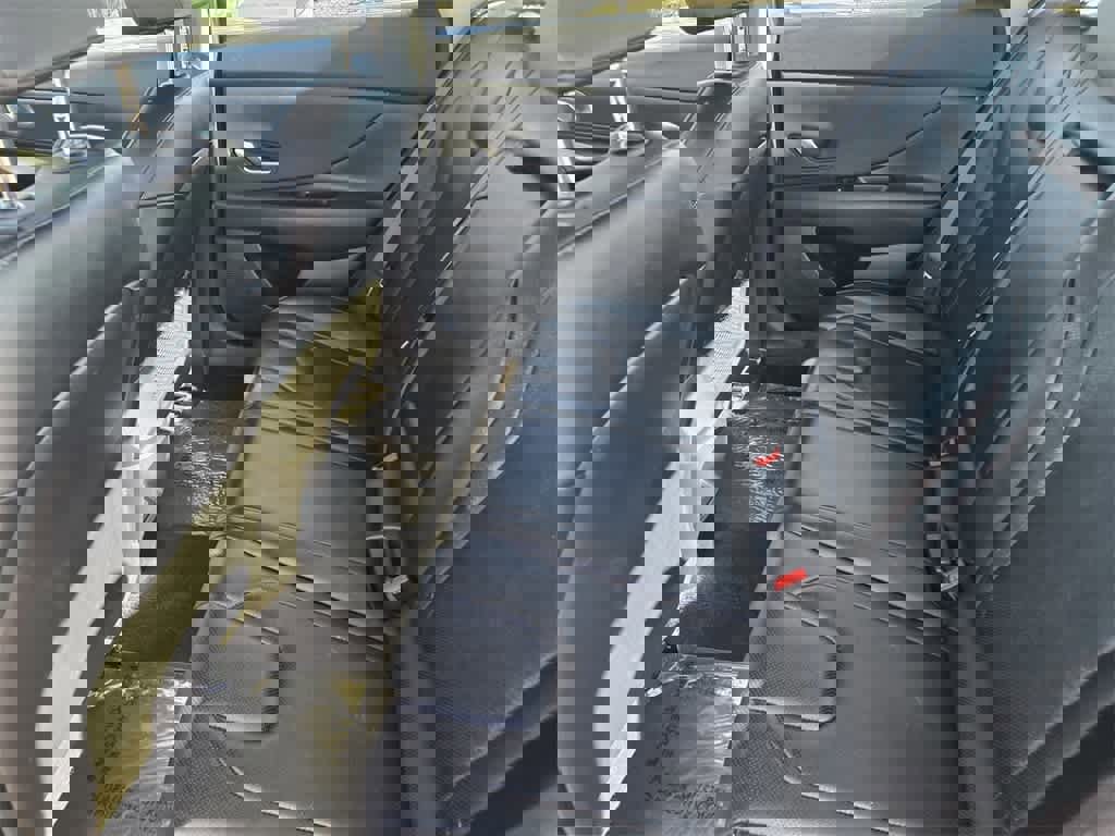 Used 2024 Hyundai Elantra Limited image 12