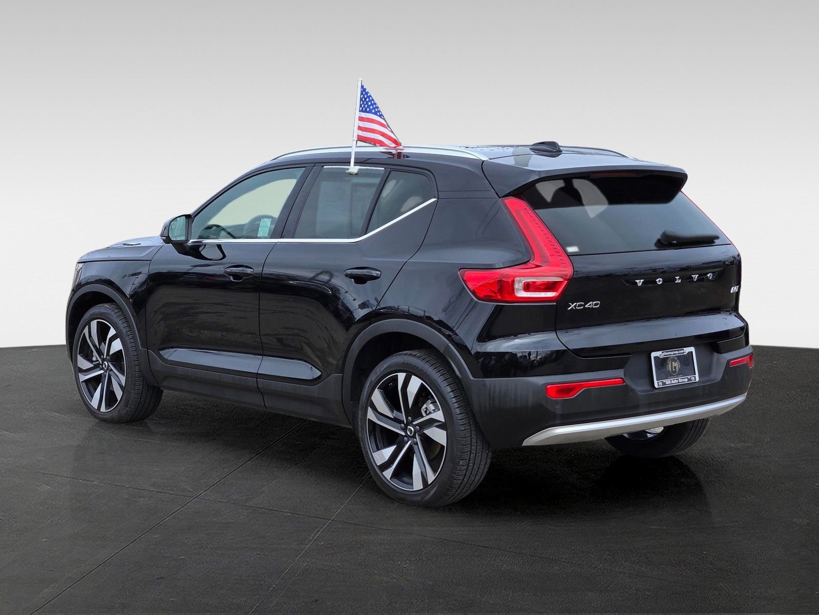 Used 2025 Volvo XC40 B5 Plus image 6