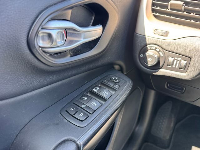 Used 2016 Jeep Cherokee Limited AWD/4WD image 14