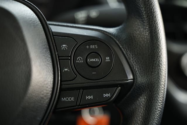 Used 2025 Toyota Corolla LE FWD image 33