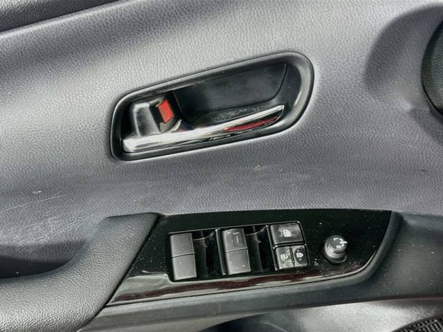 Certified 2021 Toyota Prius FWD image 19