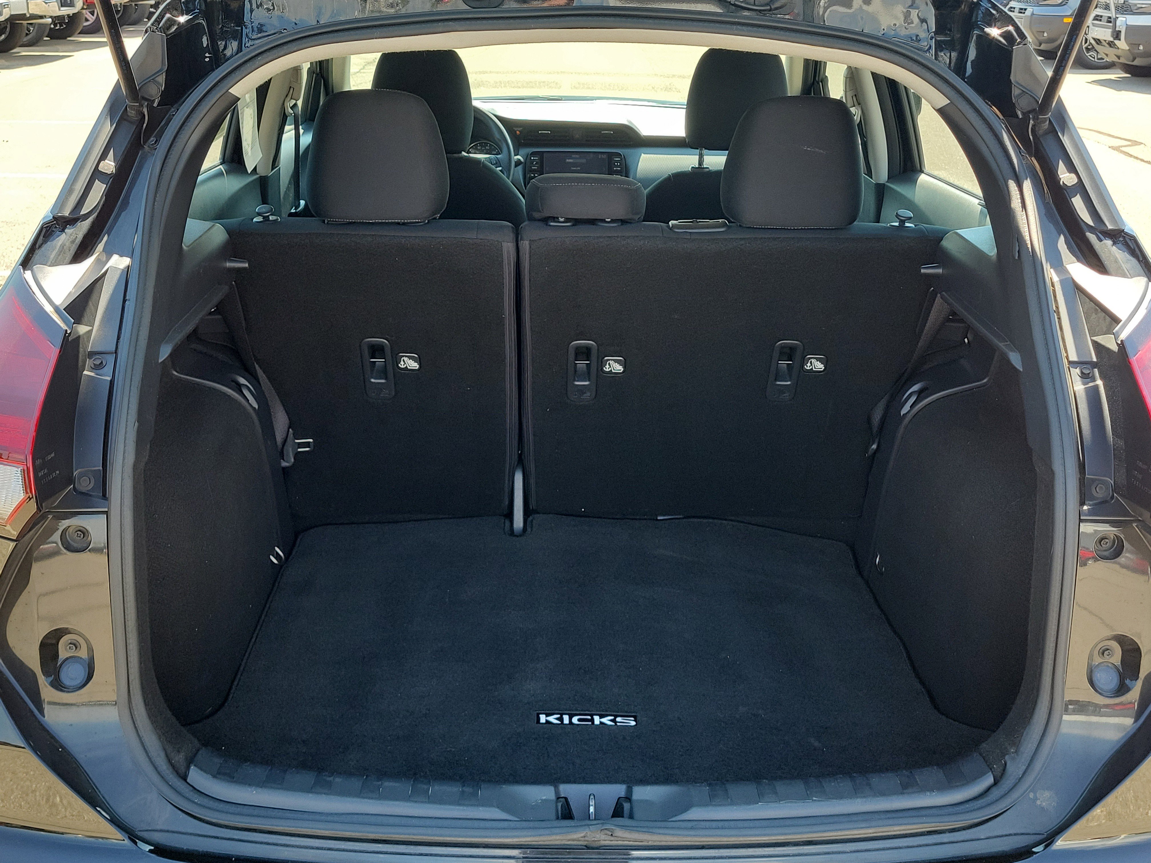 Used 2023 Nissan Kicks SV image 8