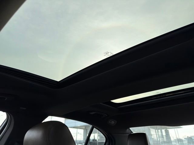 Used 2015 Lincoln MKS AWD w/ Equipment Group 101A image 25